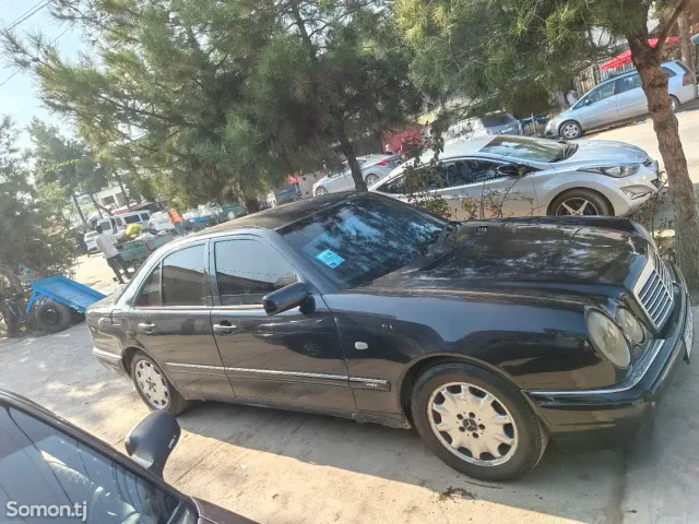 Mercedes-Benz E class 1995 · 2.0 MT