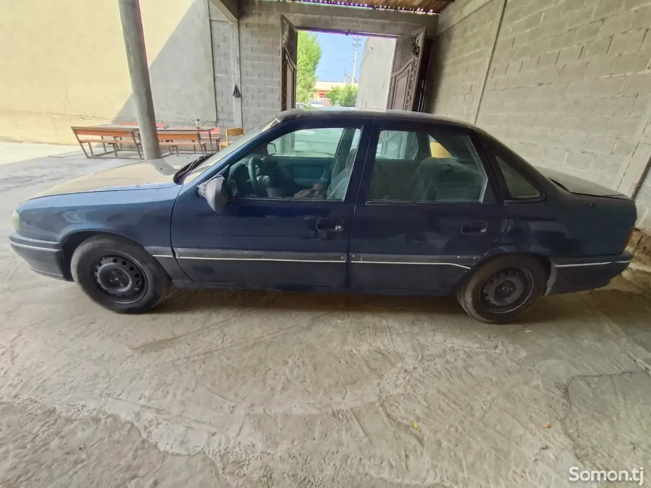 Opel Vectra A 1992 · 1.6 MT