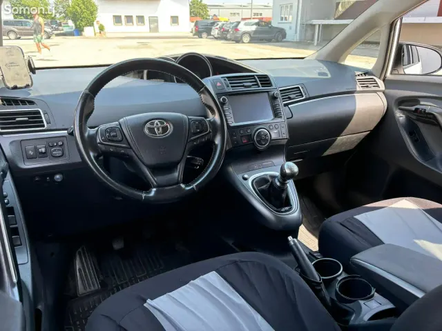 Toyota Verso 2016 · 1.6 MT