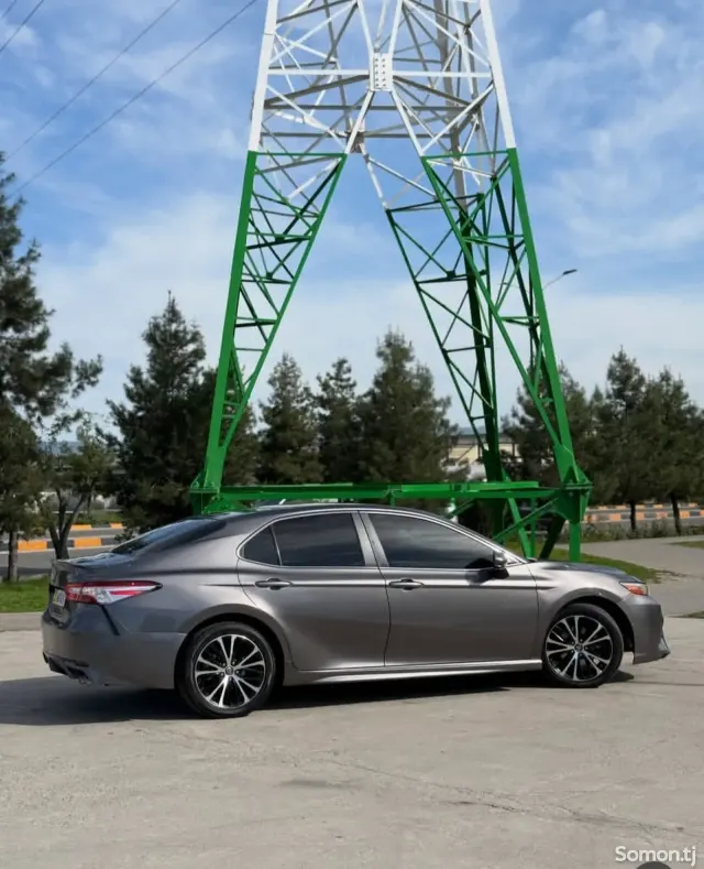 Toyota Camry 2018 · 2.5 AT