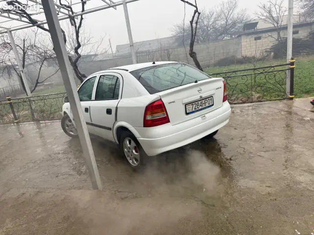 Opel Astra G 1999 · 1.6 MT