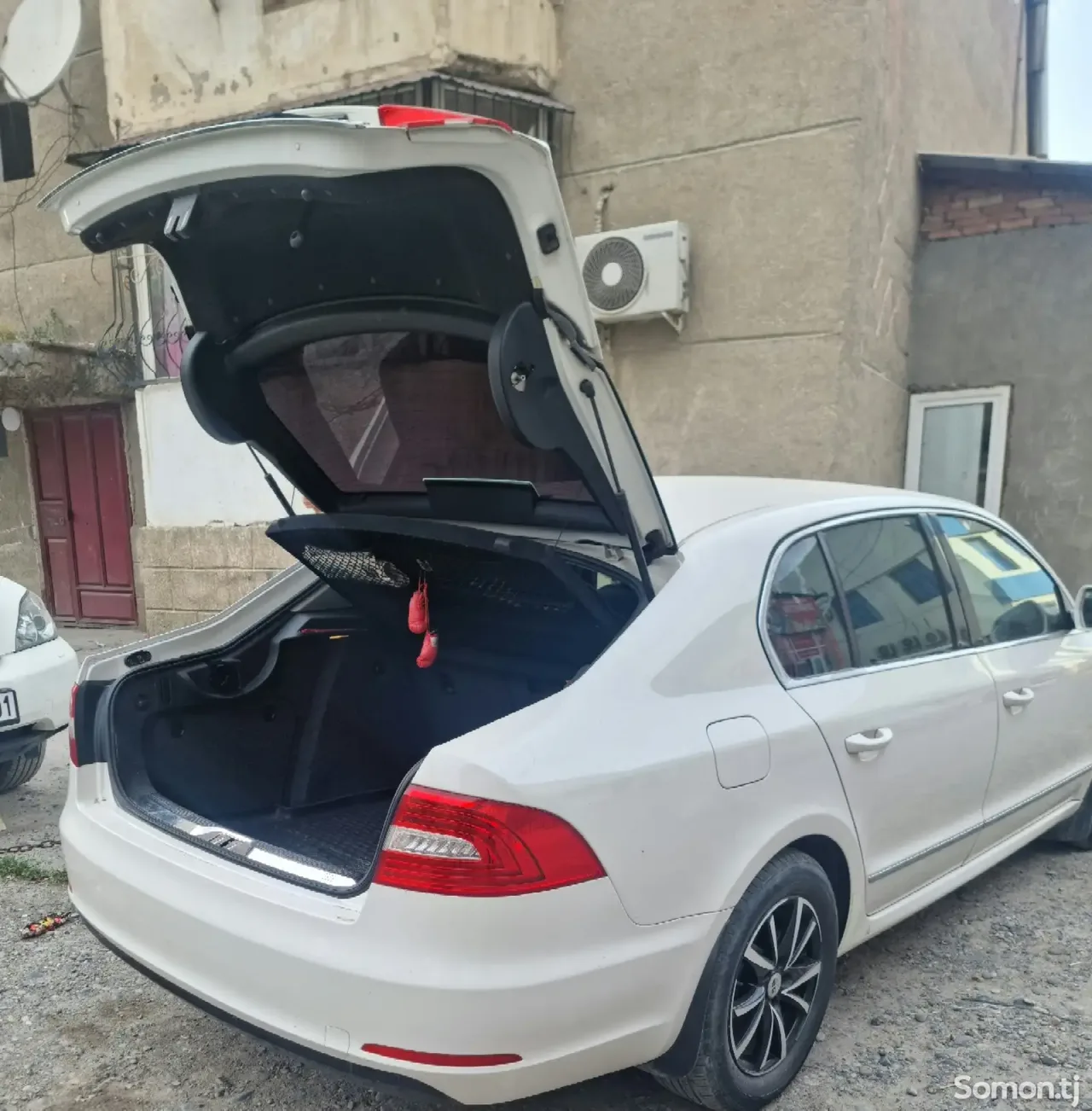 Skoda Superb 2014 · 1.8 AT
