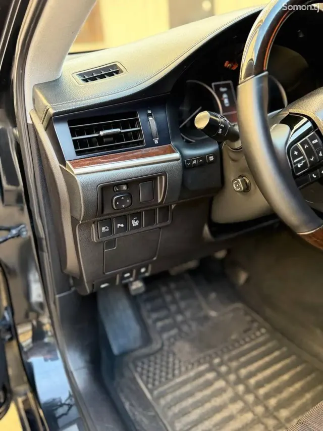 Lexus ES series 2016 · 3.5 AT