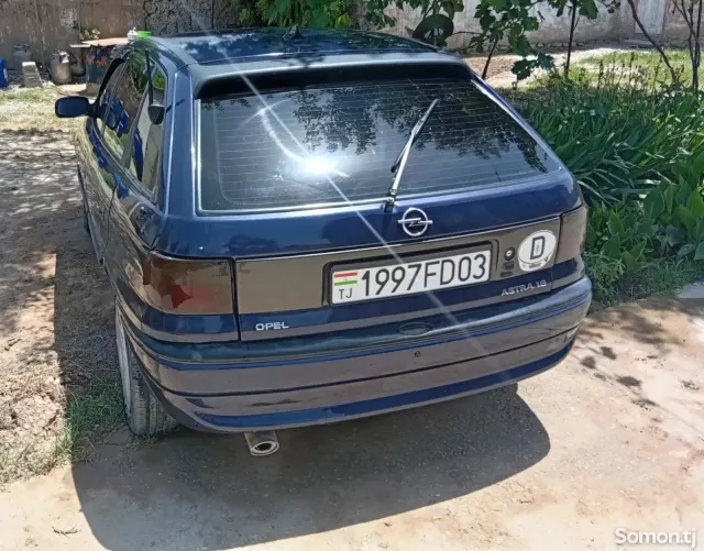 Opel Astra F 1997 · 1.6 MT