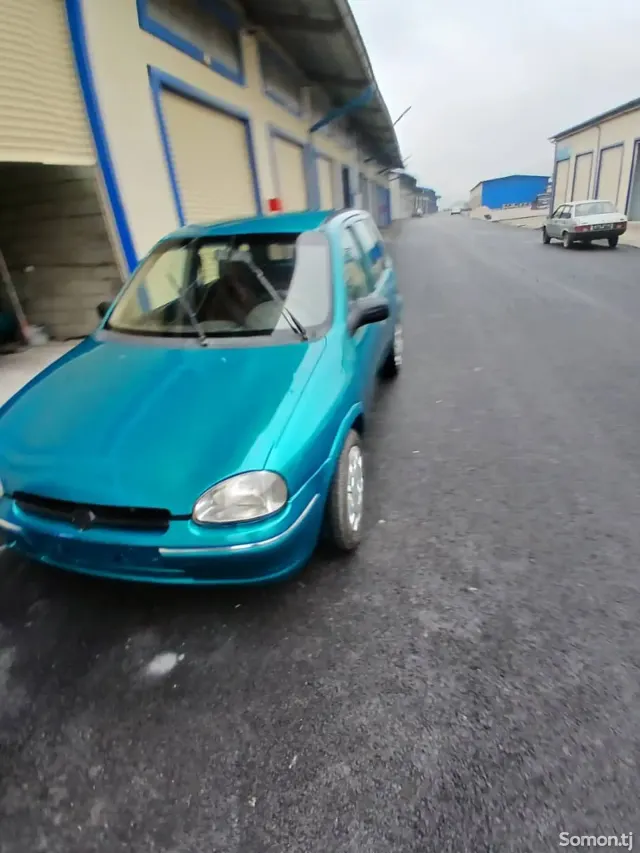 Opel Corsa 1994 · 1.6 MT