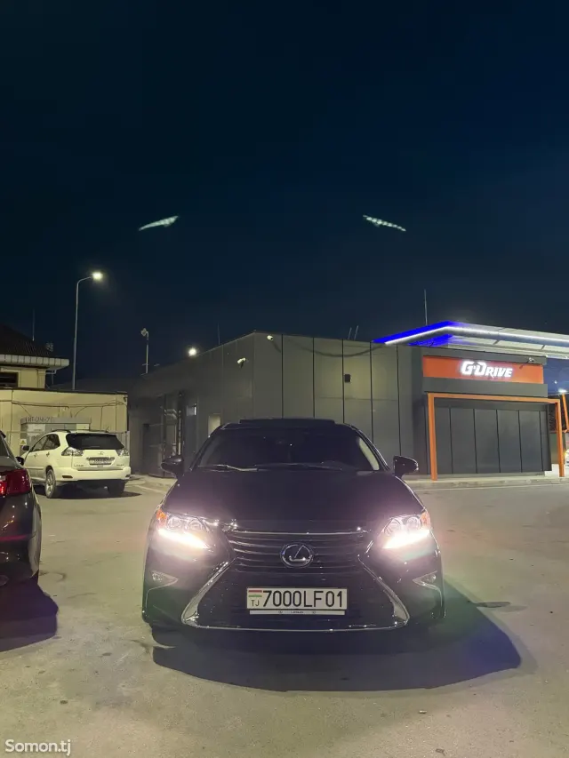 Lexus ES series 2016 · 3.5 AT