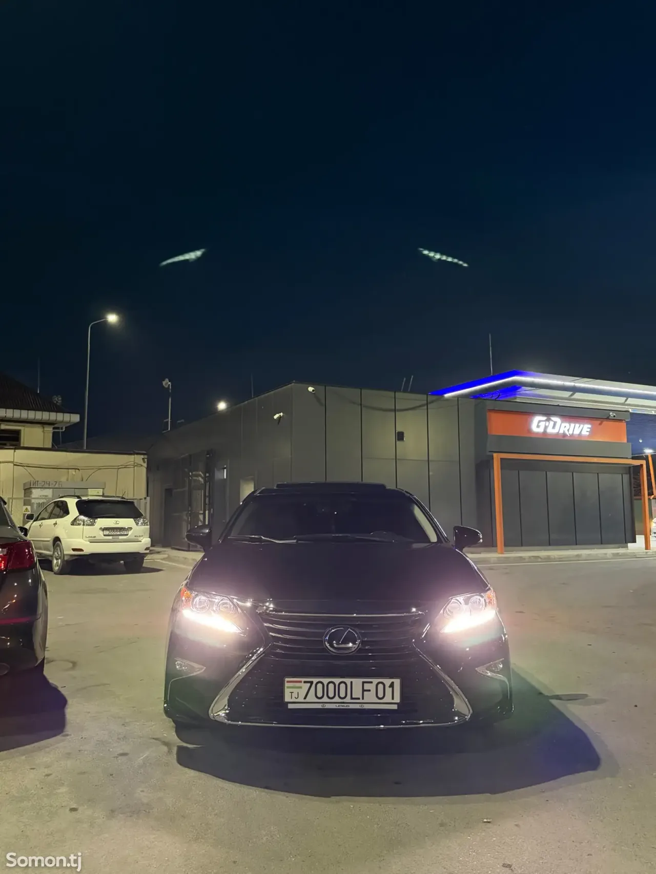 Lexus ES series 2016 · 3.5 AT
