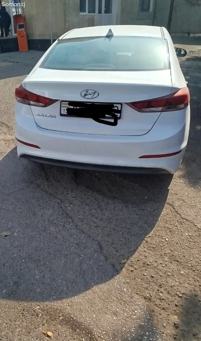 Hyundai Elantra 2017 · 2.0 AT