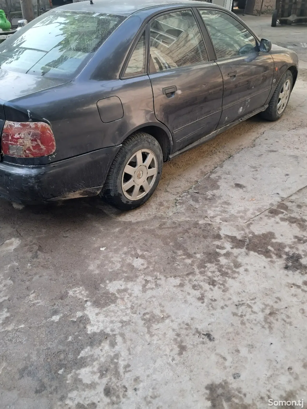 Audi A4 1995 · 1.8 MT