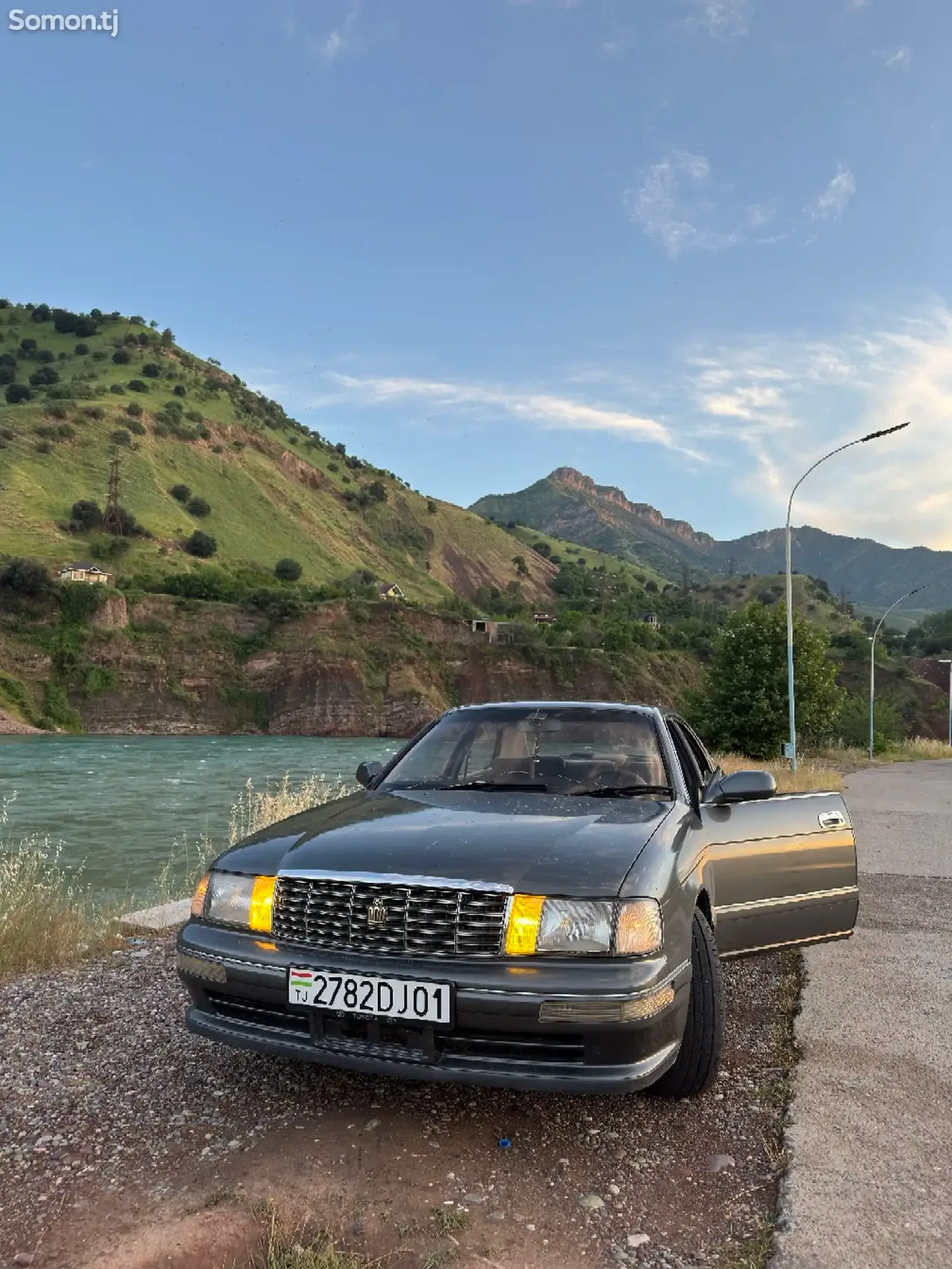Toyota Crown 1995 · 2.5 AT