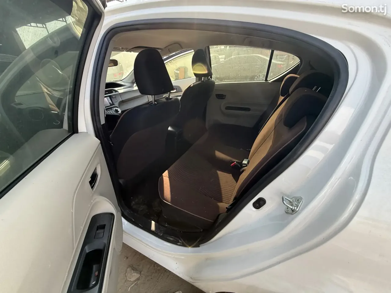Toyota Aqua 2014 · 1.5 AT