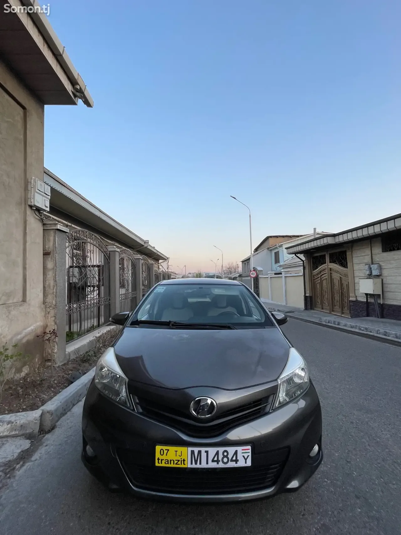 Toyota Vitz 2011 · 1.5 AT