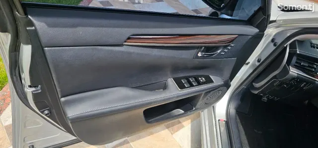 Lexus ES series 2017 · 3.0 AT
