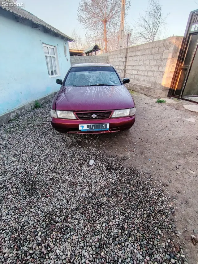 Nissan Altima 1995 · 1.6 MT