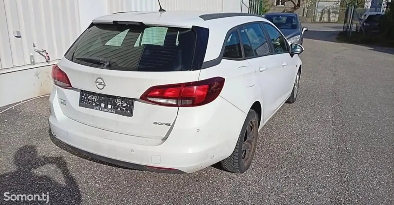 Opel Astra K 2016 · 1.0 MT