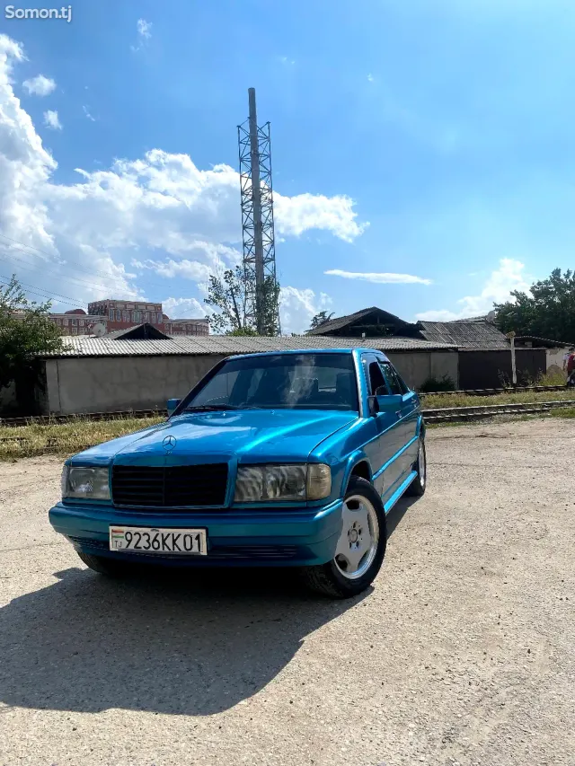 Mercedes-Benz W201 1991 · 1.8 MT