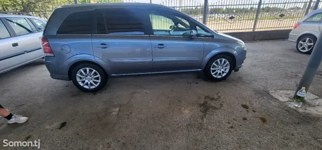Opel Zafira 2007 · 1.9 MT