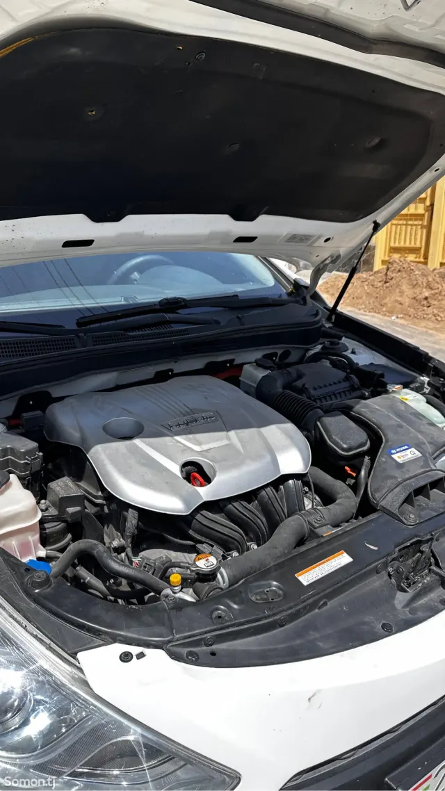 Hyundai Sonata 2015 · 1.6 AT