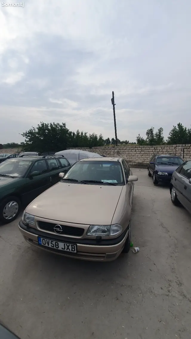 Opel Astra F 1997 · 1.6 MT