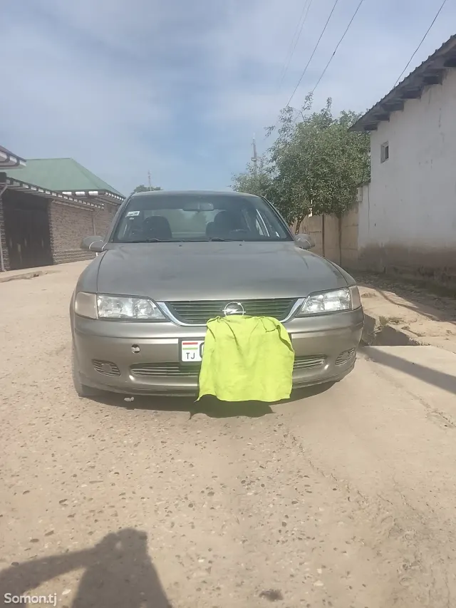 Opel Vectra B 1996 · 1.6 MT