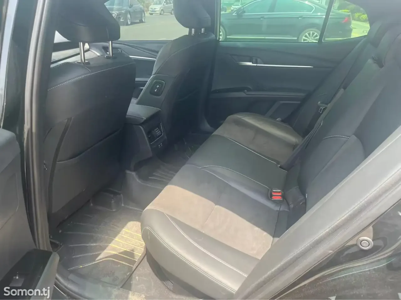 Toyota Camry 2025 · 2.0 AT