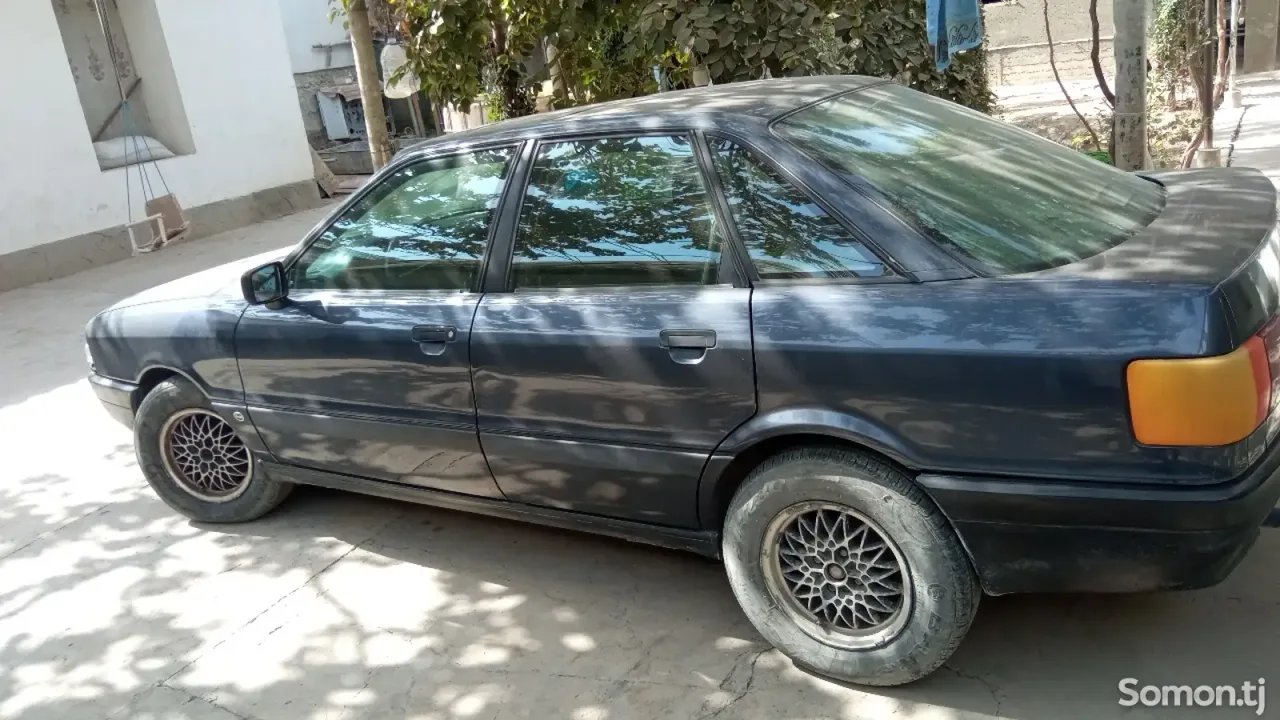 Audi 80 1990 · 1.6 MT
