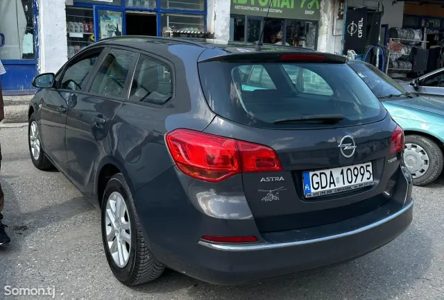Opel Astra J 2015 · 1.4 AT
