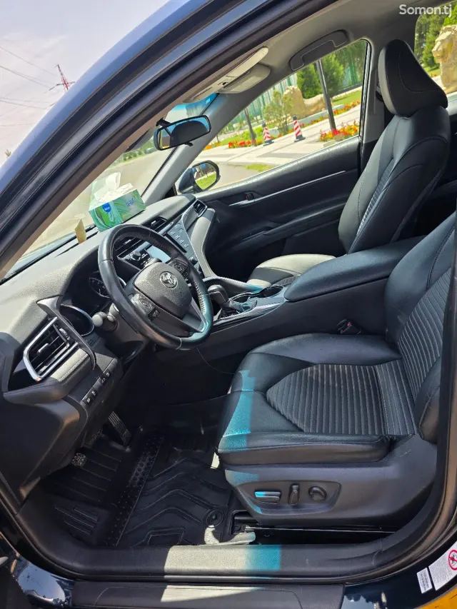 Toyota Camry 2018 · 2.5 AT