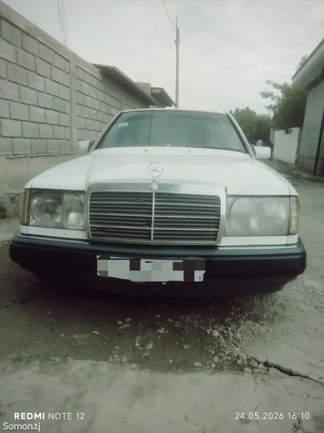 Mercedes-Benz W124 1991 · 2.5 MT