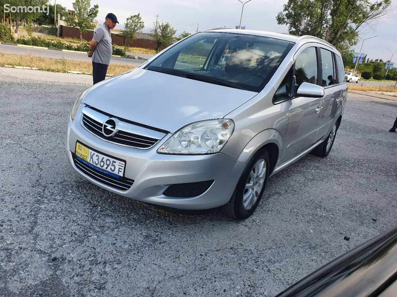 Opel Zafira 2009 · 1.6 MT