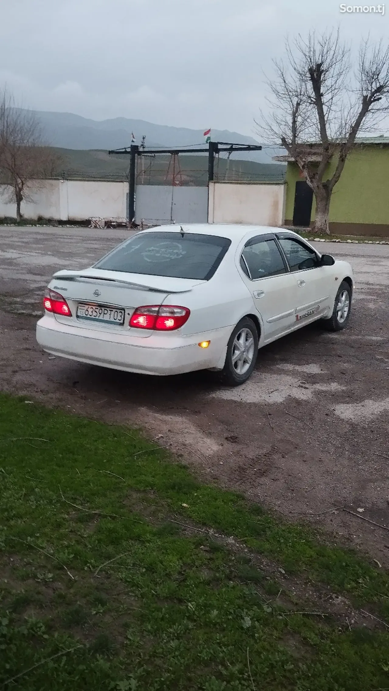 Nissan Maxima 1999 · 2.0 AT