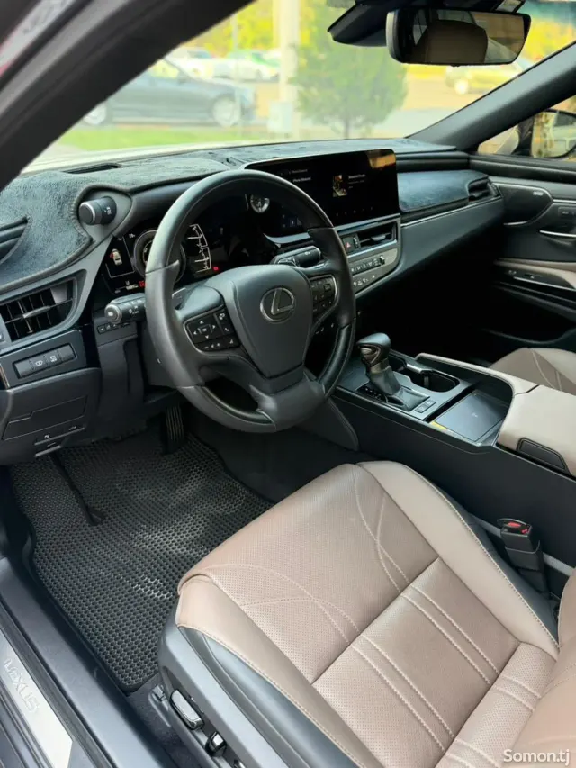 Lexus ES series 2025 · 2.5 AT