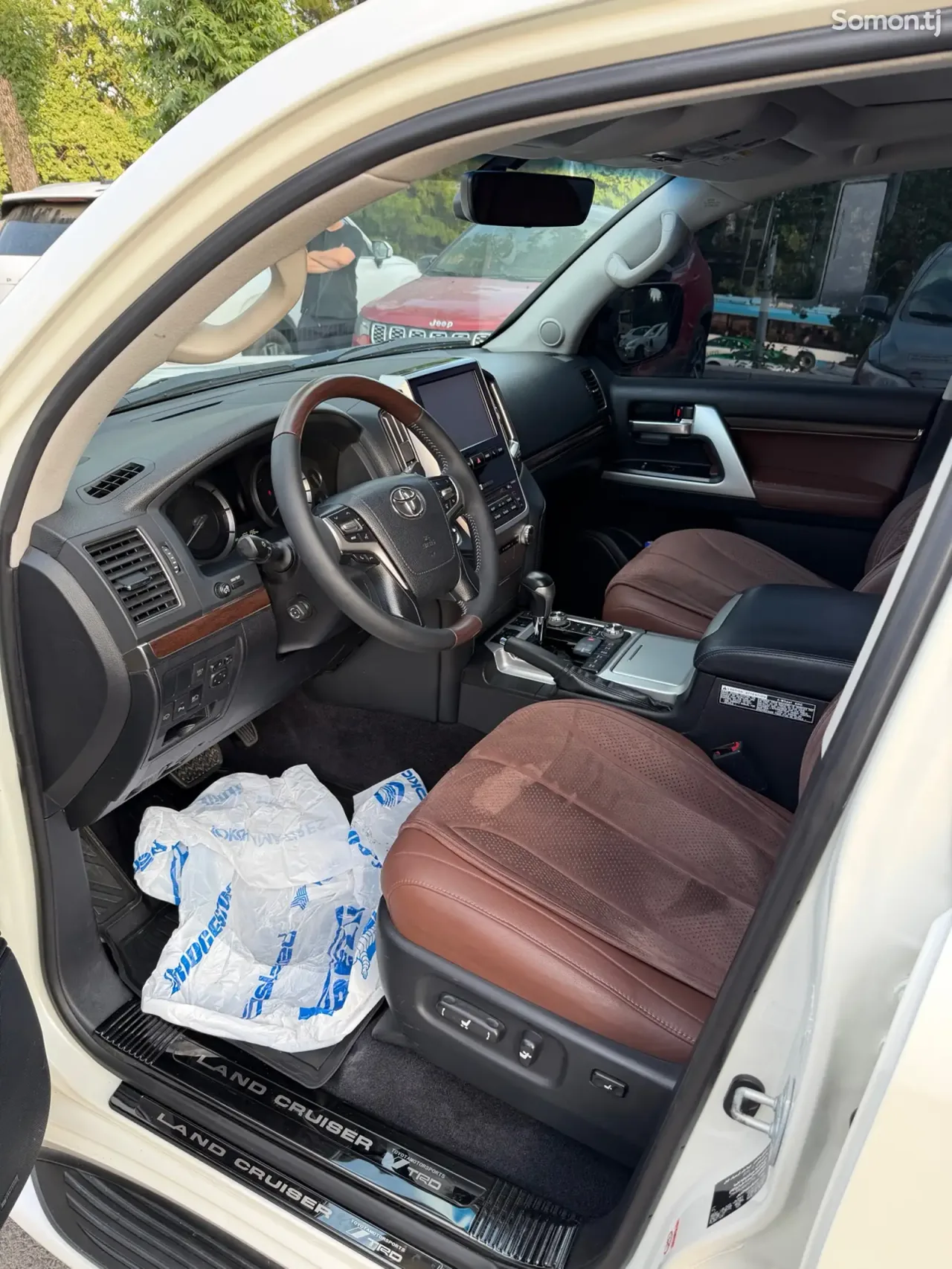 Toyota Land Cruiser 2016 · 4.6 AT