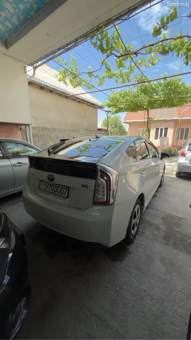 Toyota Prius 2014 · 1.8 AT