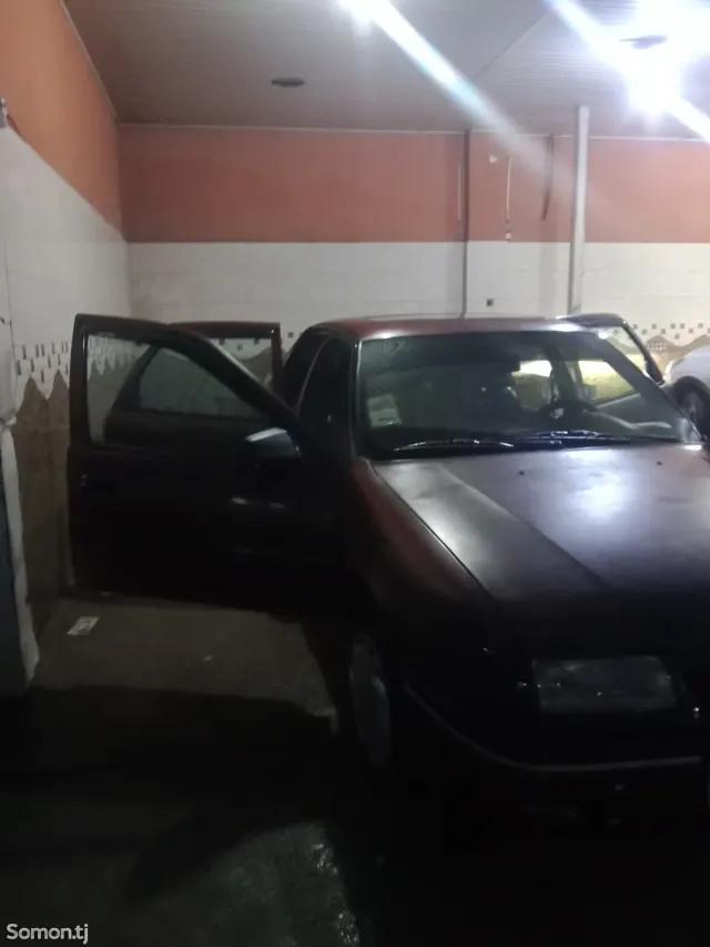 Opel Vectra A 1994 · 1.6 MT
