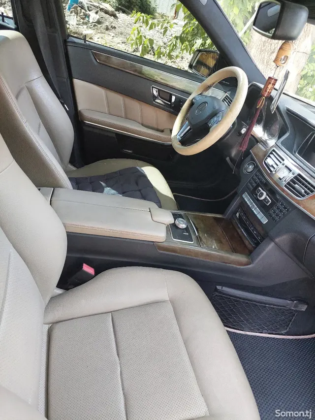 Mercedes-Benz E class 2011 · 3.5 AT