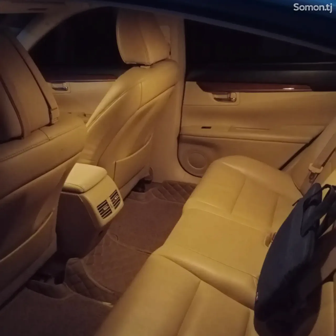 Lexus ES series 2013 · 2.5 AT