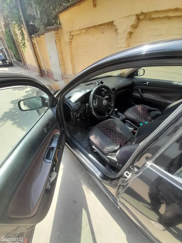Volkswagen Passat 1997 · 1.6 MT