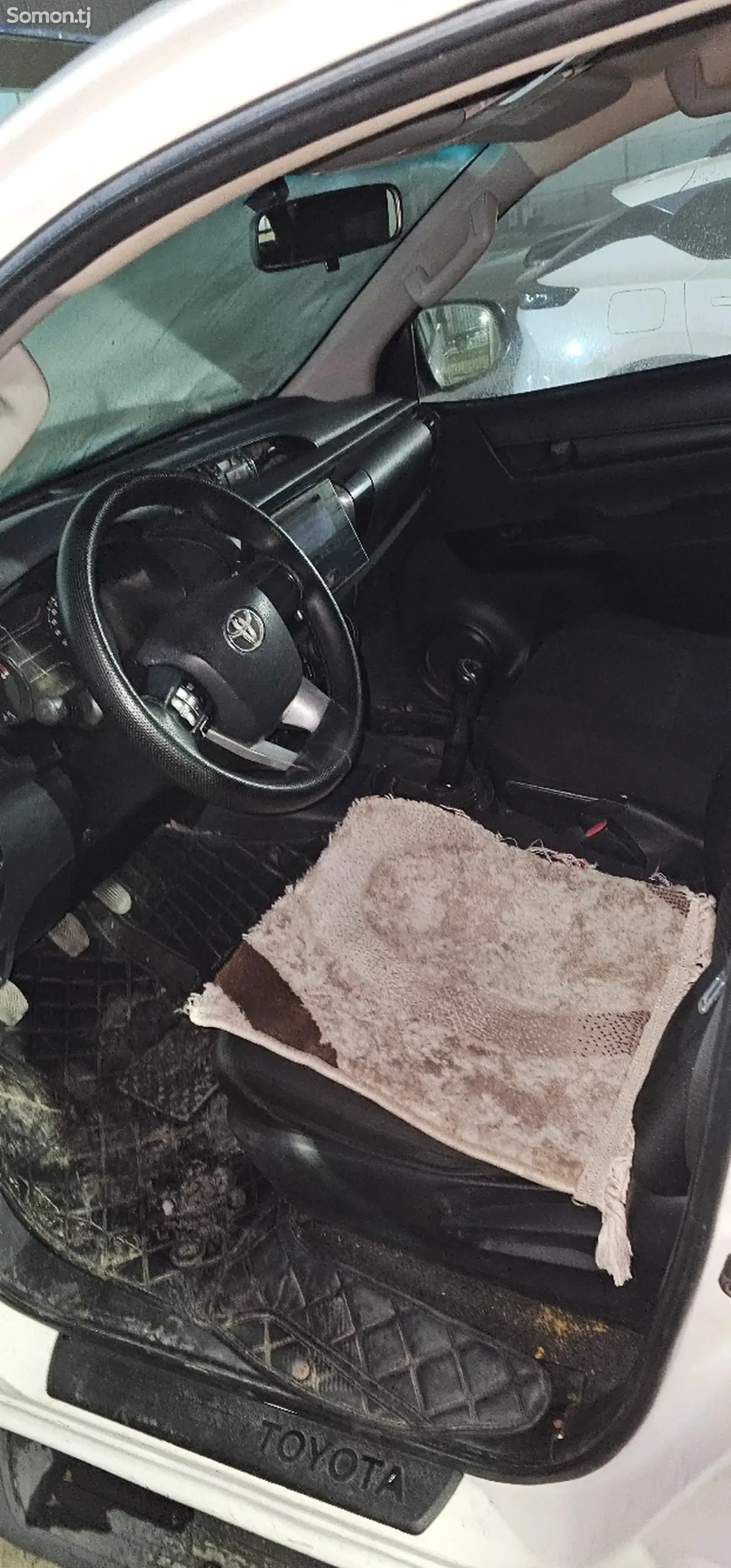 Toyota Hilux 2016 · 2.7 MT