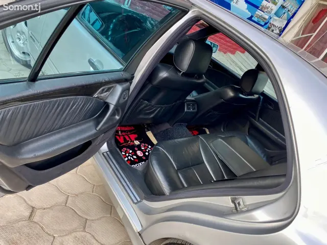 Mercedes-Benz E class 1998 · 2.3 MT