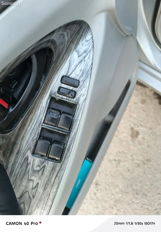 Toyota Camry 2011 · 2.4 AT