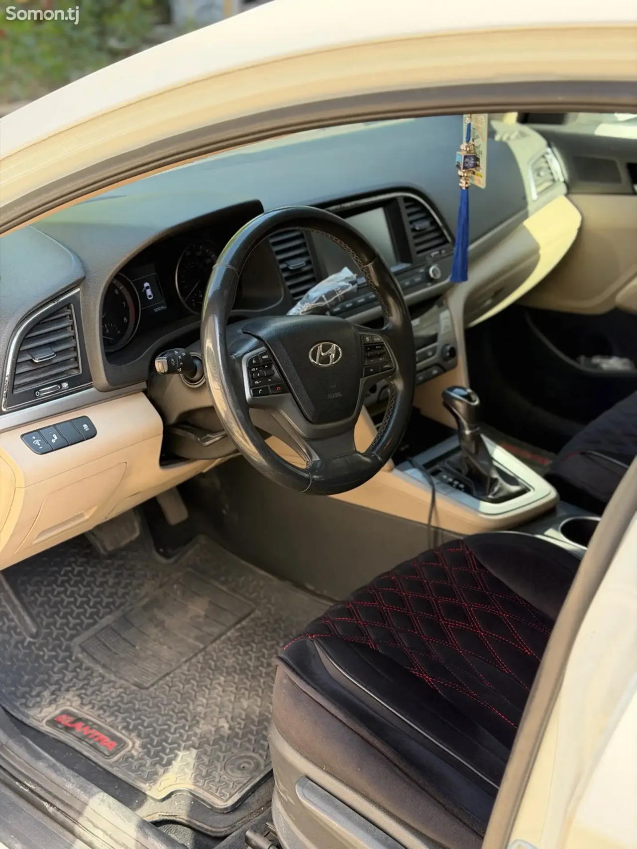 Hyundai Elantra 2017 · 2.0 AT