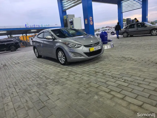Hyundai Elantra 2015 · 1.8 AT