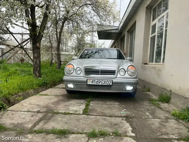 Mercedes-Benz E class 1996 · 2.2 MT