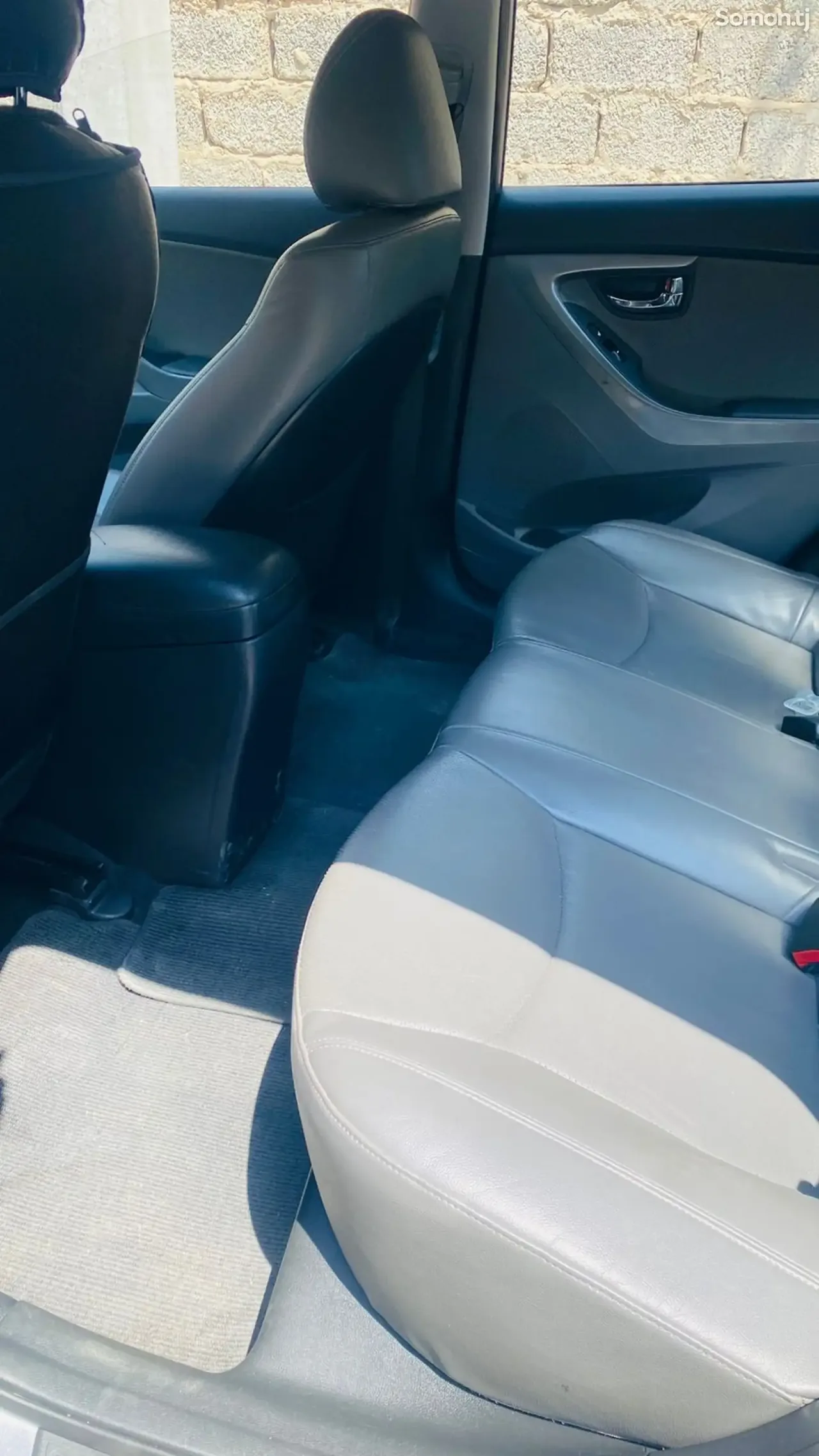 Hyundai Avante 2013 · 1.6 AT