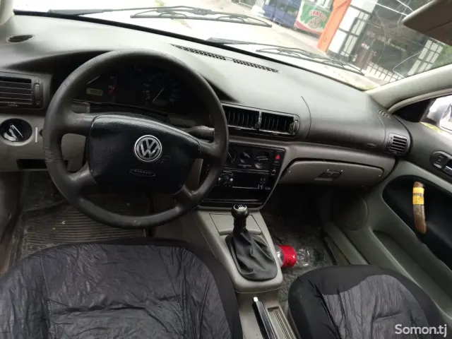 Volkswagen Passat 1997 · 1.6 MT