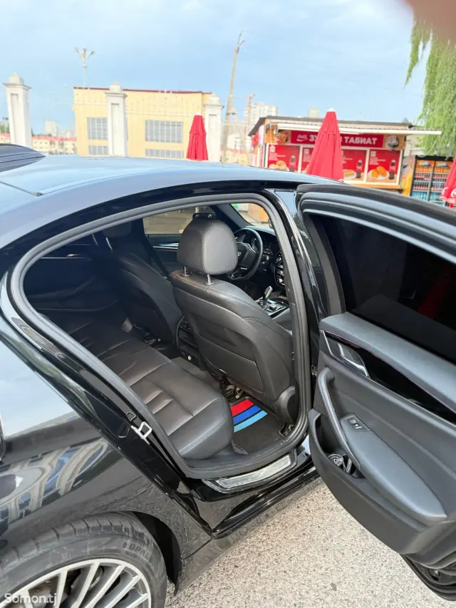 BMW 5 series 2019 · 2.0 AT