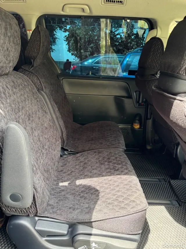 Toyota Voxy 2014 · 2.0 AT