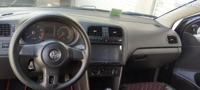 Volkswagen Polo 2014 · 1.6 MT