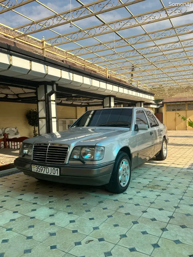 Mercedes-Benz E class 1994 · 2.0 AT